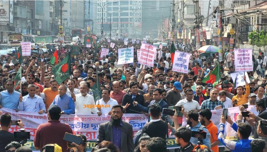 ভারতীয় হাইকমিশনের দিকে ছাত্রদল, যুবদল স্বেচ্ছাসেবক দলের পদযাত্রা শুরু ছাত্রদল, যুবদল ও স্বেচ্ছাসেবক দলের পদযাত্রা ছবি-