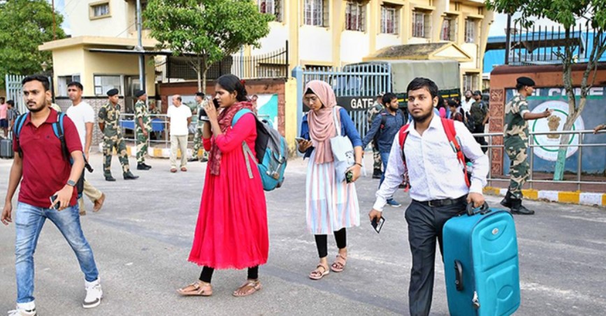 অবৈধ বাংলাদেশি শিক্ষার্থীদের চিহ্নিত করতে দিল্লির সব স্কুলে বিশেষ অভিযান