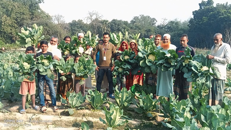 এবার নওগাঁর কৃষকের পাশে ‘স্বপ্ন’