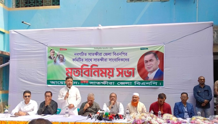মঙ্গলবার (১১ ফেব্রুয়ারি) দুপুর ১২টায় মতবিনিময় সভায় বক্তব্য রাখছেন সাতক্ষীরা জেলা বিএনপির আহ্বায়ক রহমত উল্লাহ পলাশ। 