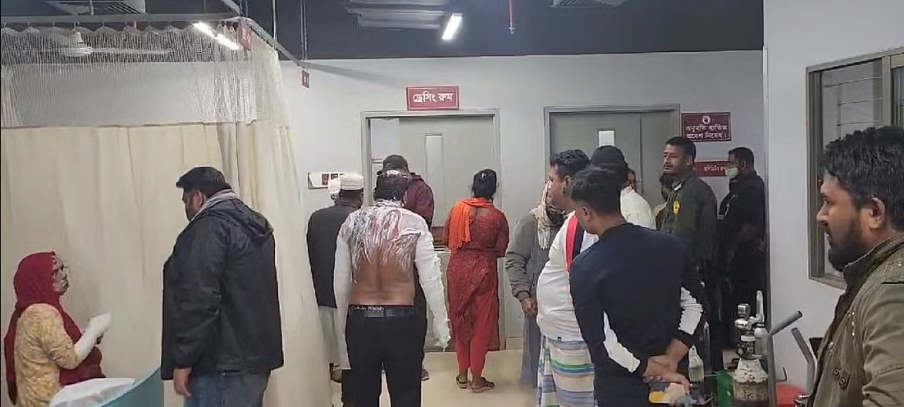 গ্যাস দুর্ঘটনায় আহতদের ঢাকা মেডিকেল কলেজ হাসপাতালের বার্ন ইউনিটে পাঠানো হয়েছে। ছবি: সংগৃহীত