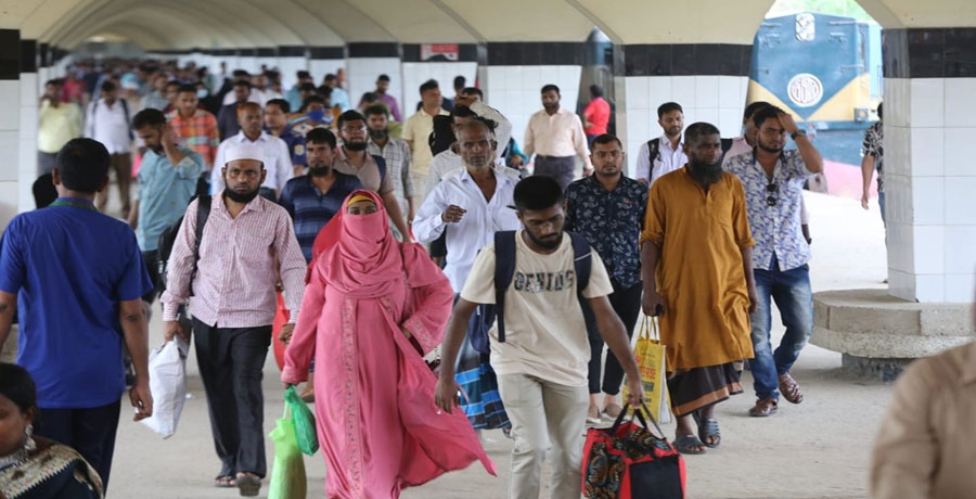 জীবিকার টানে রাজধানীতে ফিরতে শুরু করেছে মানুষ