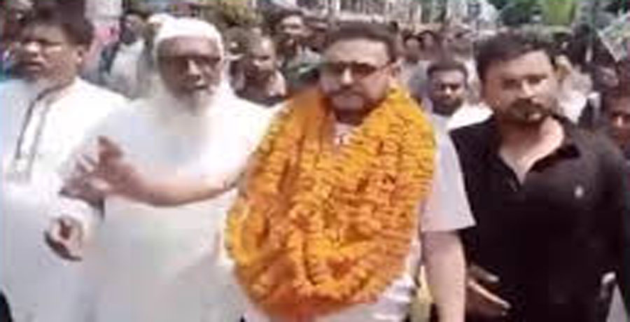 জুলাই আন্দোলনে হামলার আসামিকে ফুলের মালা দিয়ে বরণ !