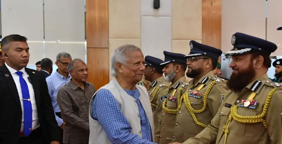 বাংলাদেশ পুলিশকে ‘পাকিস্তানি সেনা’ বলে গুজব ছড়াল ভারতীয় গণমাধ্যম