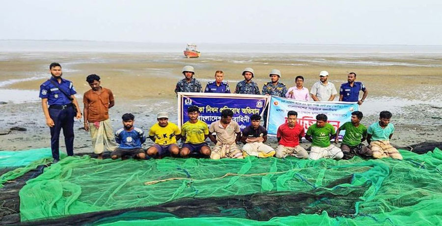 ১৮ কোটি টাকার অবৈধ জাল-মাছ-নৌকাসহ জেলে আটক