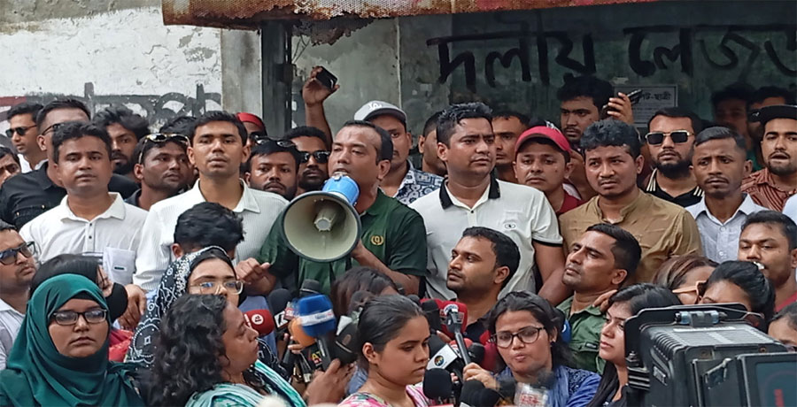 ঢাবি ভিসি-প্রক্টরের পদত্যাগ চান ছাত্রদল নেতারা, সাধারণ শিক্ষার্থীদের ‘না’