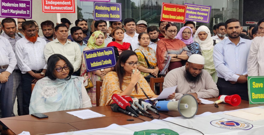 জীবন রক্ষাকারী পণ্য ব্যতীত আমদানি-রপ্তানি বন্ধ ঘোষণা, কর্মবিরতি অব্যাহত