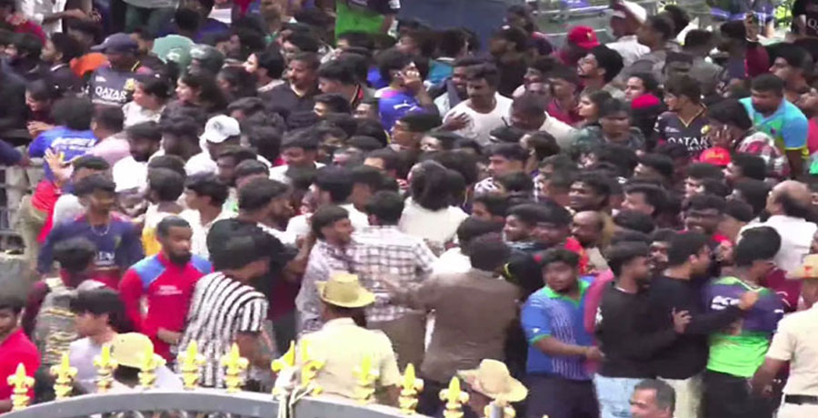 ভারতে আরসিবির ট্রফি প্যারেডে পদদলিত হয়ে নিহত ১১
