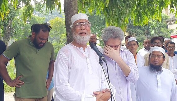  টাঙ্গাইলে স্ত্রীর জানাজায় কাঁদলেন বঙ্গবীর কাদের সিদ্দিকী