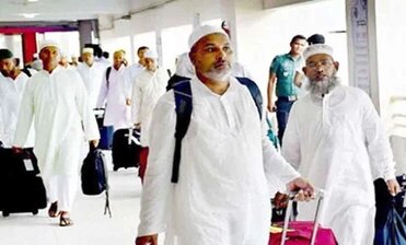  সৌদি থেকে ১২ হাজার ৮৭৭ হাজি দেশে ফিরেছেন 