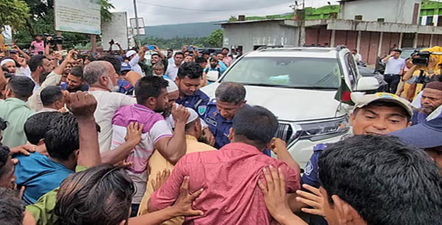 জাফলংয়ে দুই উপদেষ্টার গাড়ি আটকে ভুয়া ভুয়া স্লোগান