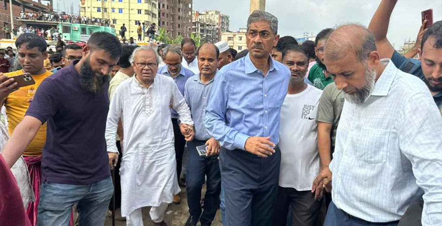 বিমান বিধ্বস্তের ঘটনাস্থল পরিদর্শনে রিজভীসহ বিএনপির প্রতিনিধি দল