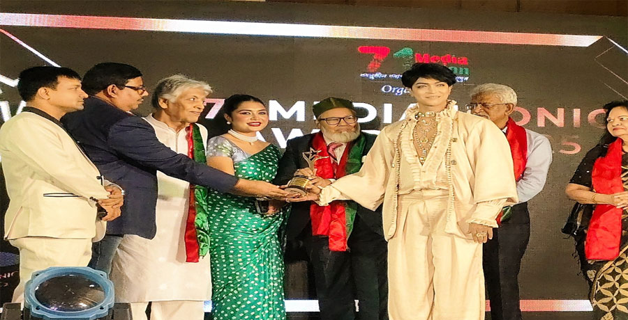 দেশের সবচেয়ে সুদর্শন পুরুষের এ্যাওয়ার্ড প্রাপ্তির গুঞ্জন, যা বললেন অ্যাডলফ  