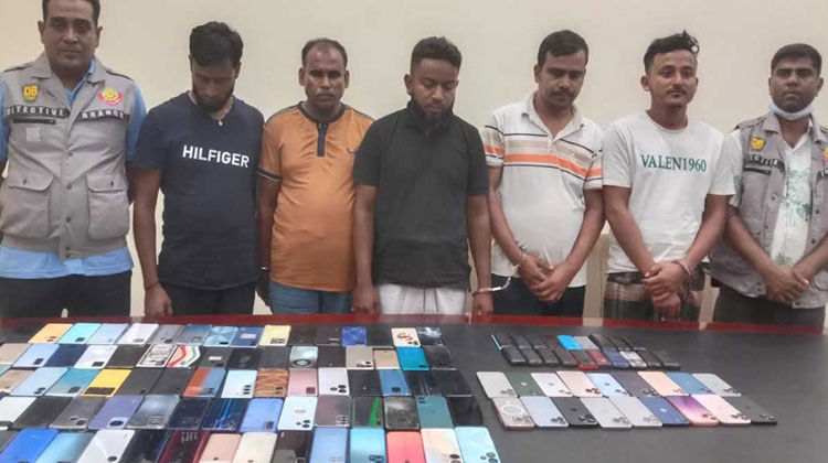 ১২৩টি চোরাই মোবাইল ফোনসহ ৫ জন গ্রেপ্তার