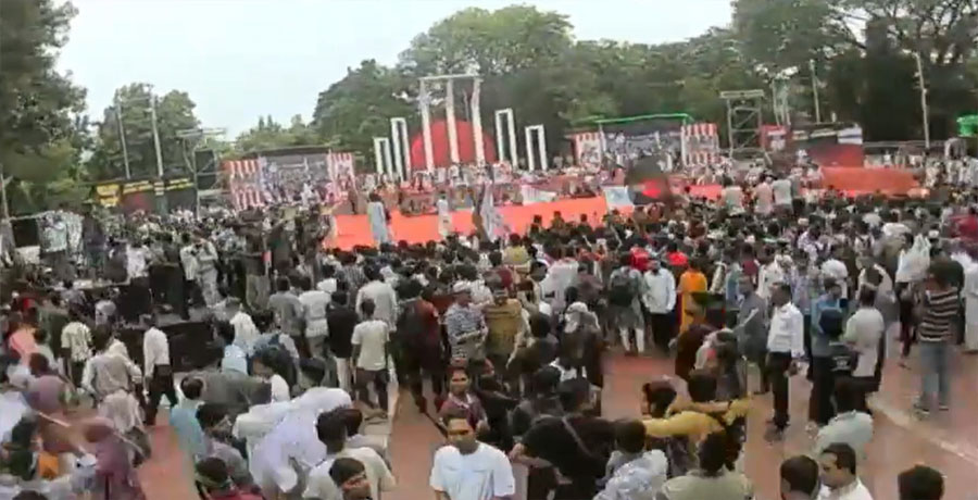 শহীদ মিনারে দলে দলে আসছেন এনসিপি নেতাকর্মীরা