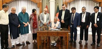       জুলাই গণঅভ্যুত্থান দিবসে স্মারক ডাকটিকিট অবমুক্ত প্রধান উপদেষ্টার