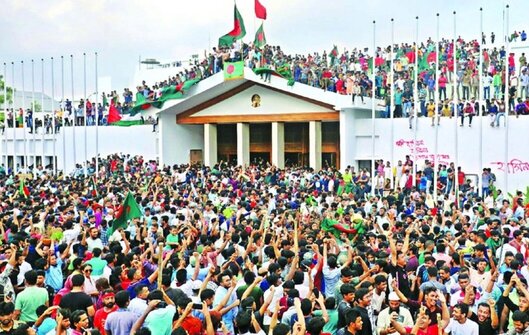 ফ্যাসিস্ট হাসিনার পতনের গণআন্দোলনে শহীদদের ‘জাতীয় বীর’ ঘোষণা