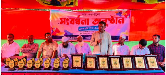 আটলা গ্রামের তরুণ যুবকদের উদ্যোগে কৃতি শিক্ষার্থীদের সংবর্ধনা 