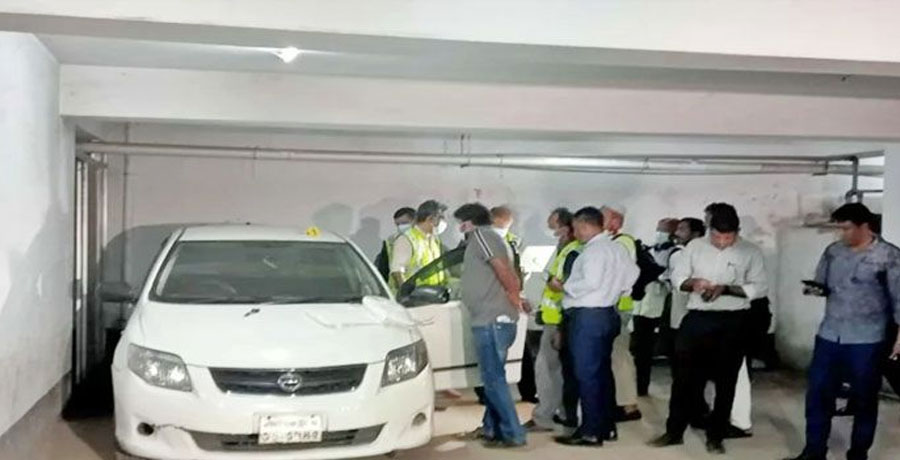 রাজধানীতে হাসপাতালের পার্কিংয়ে প্রাইভেটকারে মিলল ২ মরদেহ