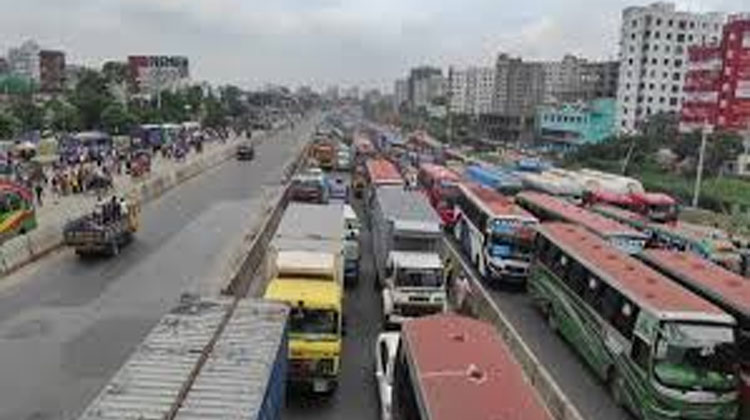   কুমিল্লায় মহাসড়কে ১৫ কিলোমিটার ভয়াবহ যানজট