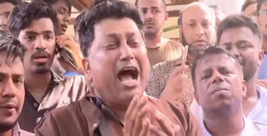 ছাত্রলীগের ক্যাডাররা হেলমেট পরে ছাত্রদের মারছে: চবি উপ-উপাচার্য