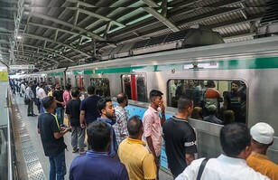 যাত্রীর চাপ সামলাতে মেট্রোরেলে ট্রিপ বাড়ানো হচ্ছে