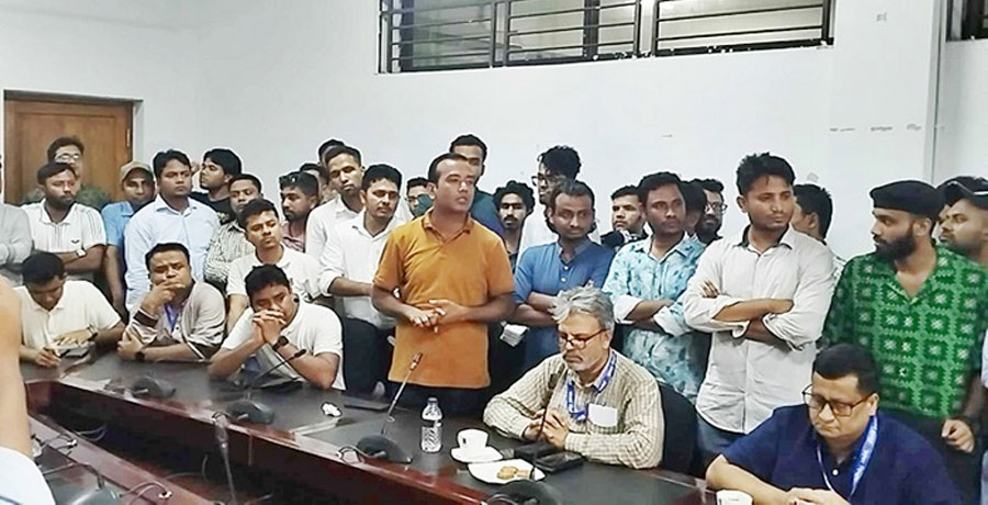 ঢাবি ভিসিকে আনুষ্ঠানিকভাবে ‘জামায়াতি প্রশাসন’ আখ্যা দিল ছাত্রদল