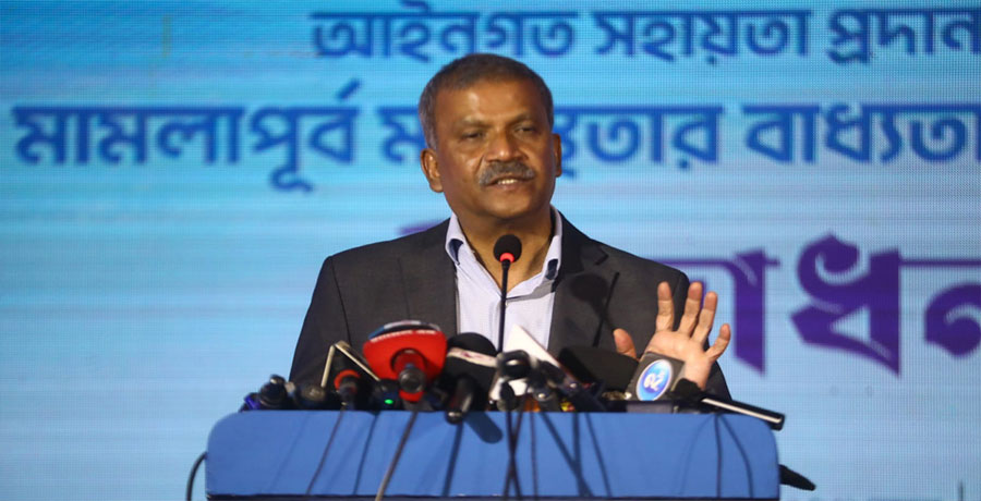 প্লেয়ার-অভিনেতা নই, আমাদের কাজ দেখবেন সবাই: আইন উপদেষ্টা