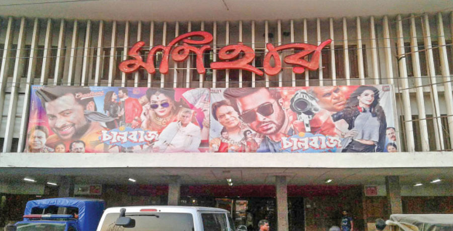 ৪২ বছরের ঐতিহ্যবাহী মণিহার সিনেমা হল বন্ধের পথে