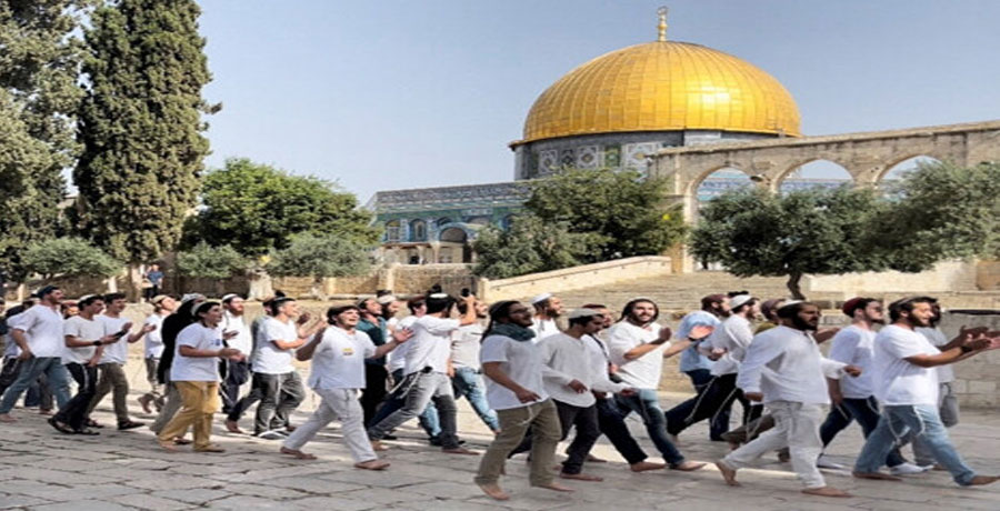 আল আকসা মসজিদে ঢুকে গান-নৃত্য করলো ইসরায়েলিরা