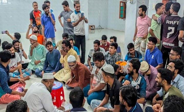 রাবিতে ক্যান্টিনের দুকর্মচারীর যৌতুকবিহীন বিয়ে 