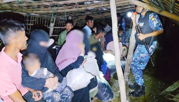 ফের টেকনাফের পাহাড় থেকে নারী—শিশুসহ ২১ জন উদ্ধার