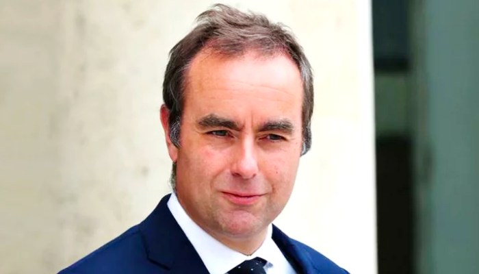 ফ্রান্সের নতুন প্রধানমন্ত্রীর পদত্যাগ