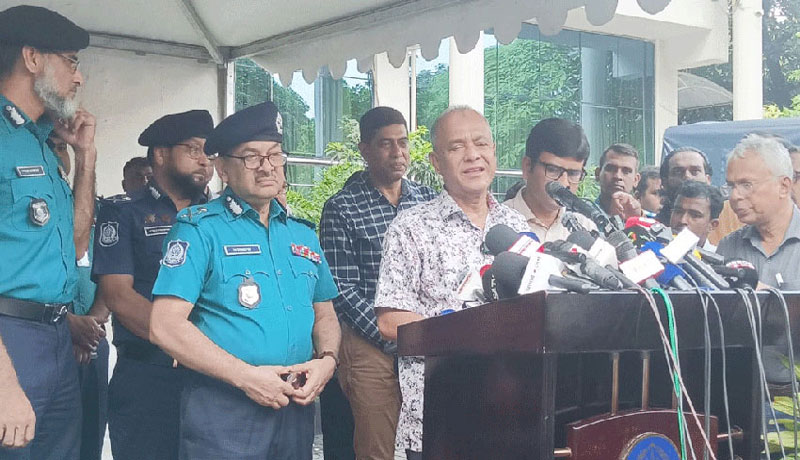 পুলিশের ওপর আগের তুলনায় হামলা কমেছে: স্বরাষ্ট্র উপদেষ্টা