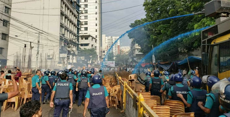 ধাওয়া-পাল্টা ধাওয়ায় উত্তপ্ত জাপা সমাবেশ, পুলিশের সাউন্ড গ্রেনেড নিক্ষেপ