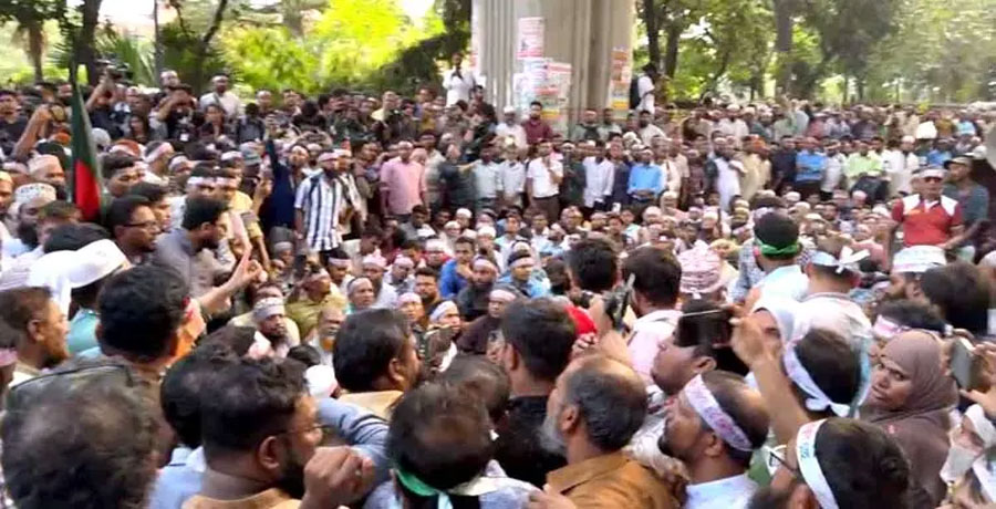 দাবি আদায়ে যমুনা ঘেরাওয়ের আলটিমেটাম দিলেন শিক্ষকরা