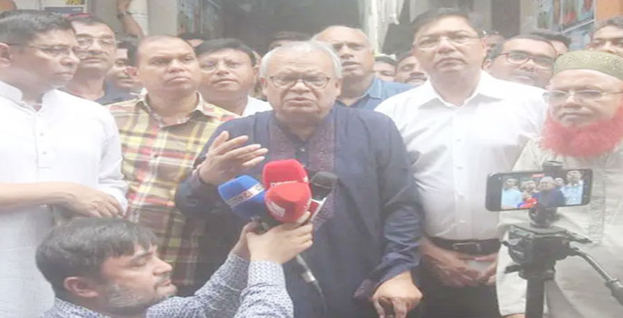 “উপদেষ্টাদের কল রেকর্ড ব্যক্তির কাছে রাখা বেআইনি ও ব্ল্যাকমেইলিং: রিজভী