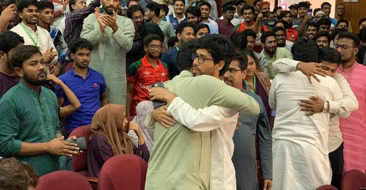       রাকসুর বিজয়ী শিবিরের প্যানেল ২৩ পদের ২০টিতেই বিজয়ী, ছাত্র দলের খবর নেই