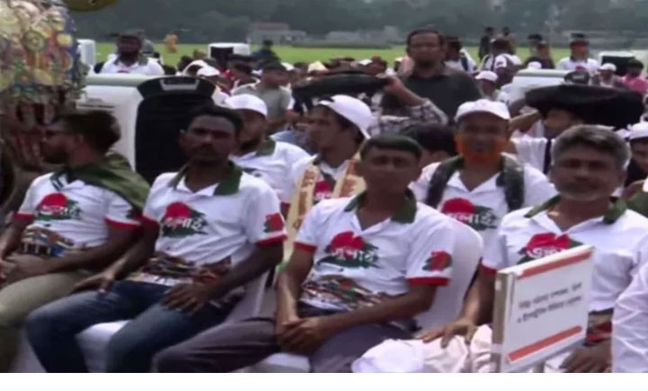   দেওয়াল টপকে জুলাই সনদ স্বাক্ষর অনুষ্ঠানে গেলেন ‘জুলাই যোদ্ধারা’