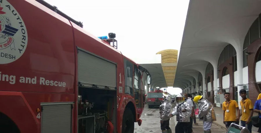 ইমার্জেন্সি হ্যান্ডেল করছি, দয়া করে সহযোগিতা করুন