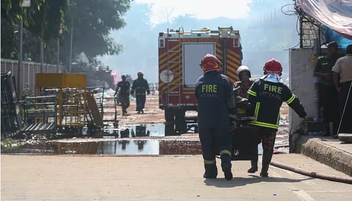 শাহজালাল বিমানবন্দরে আগুন: এখনো ধ্বংসস্তূপ থেকে বের হচ্ছে ধোঁয়া