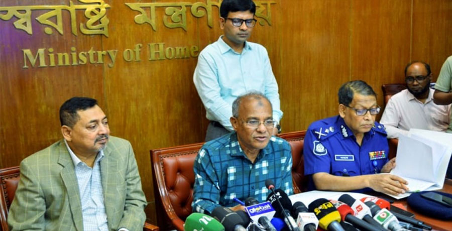 নির্বাচন প্রক্রিয়ার স্বচ্ছতা ও নিরাপত্তায় পুলিশের গুরুত্ব তুলে ধরলেন স্বরাষ্ট্র উপদেষ্টা