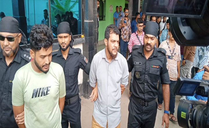 ফরিদপুরে পিস্তল ঠেকিয়ে ছিনতাই,ডন শরীফ ও রায়হান গ্রেপ্তার; অস্ত্র .গাঁজা উদ্ধার