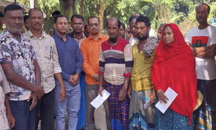 মেহেরপুরে পানিতে ডুবে নিহত ৪ ছাত্রীর পরিবারকে অনুদান প্রদান