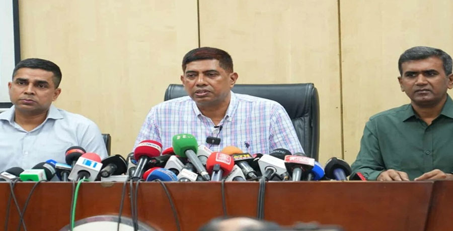 লকডাউনে রিকশাওয়ালাদের স্লোগান ব্যবসা, সাধারণ মানুষ আতঙ্কিত নয়: ডিবিপ্রধান