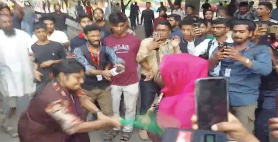 ‘জয় বাংলা’ স্লোগান দেওয়ায় ধানমণ্ডিতে নারীকে মারধর