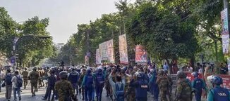   ধানমন্ডি ৩২-এ উত্তেজনা বাড়ছে, অ্যাকশনে  সেনাবাহিনী ও পুলিশ