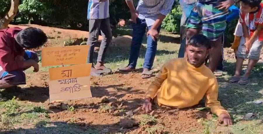 মায়ের ওপর নির্যাতনের ঘটনায় ছেলেকে গর্তে পুঁতে পাথর নিক্ষেপ