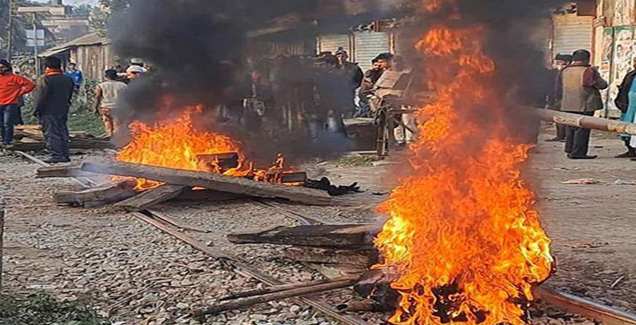 মনোনয়ন বঞ্চনার প্রতিবাদে রেললাইনে আগুন, বিএনপি নেতা-কর্মীদের আন্দোলন 