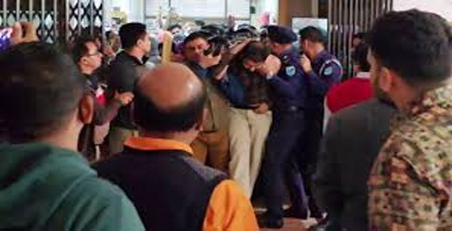 নারী ওয়াশরুমে লুকানো ক্যামেরা, টাঙ্গাইলে ইন্টার্ন চিকিৎসক গ্রেপ্তার